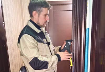 Врезка дверных замков